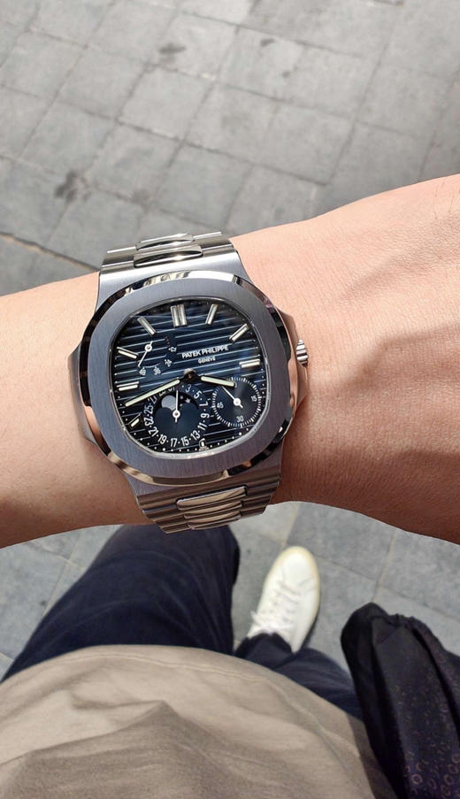 【百达翡丽运动优雅NAUTILUS系列】 鹦鹉螺 自动机械机芯 动力储备 男表 瑞表 40mm 蓝色表盘（SP） 商品图2