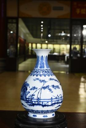 青花云龙纹梅瓶