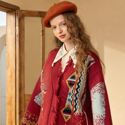 两三事 北岛环游2024冬新款复古流苏费尔岛提花毛衣外套女中长款 商品图2