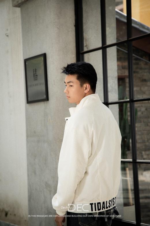 431172057短款夹克 商品图3