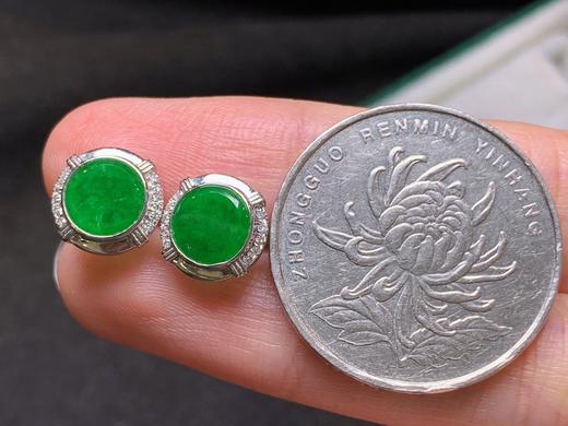 18k金冰辣绿翡翠耳钉 商品图3