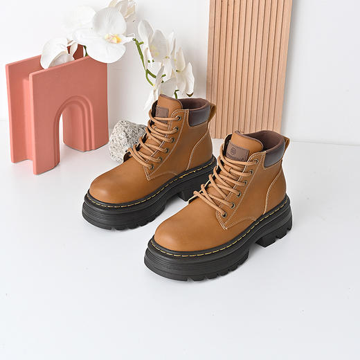 经典鲨2024年冬季新款潮流系带通勤舒适工装靴短筒马丁靴女KW182-D58091 商品图3