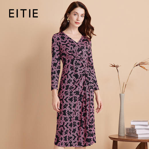 EITIE连爱特爱秋季新款时尚洋气显瘦V领收腰连衣裙女7507236 商品图0