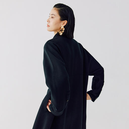 东黎 •  山羊绒女士秋冬西服领燕尾款宽松双面呢羊绒中长款大衣 4140 商品图5