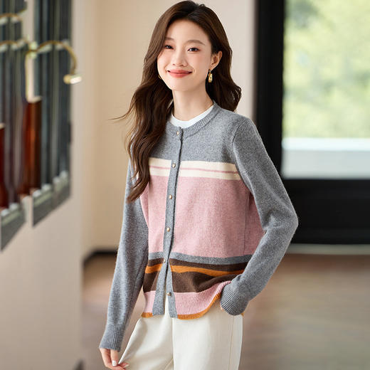 撞色条纹圆领针织开衫，短款外搭短款软糯毛衣外套CC-J954 商品图1