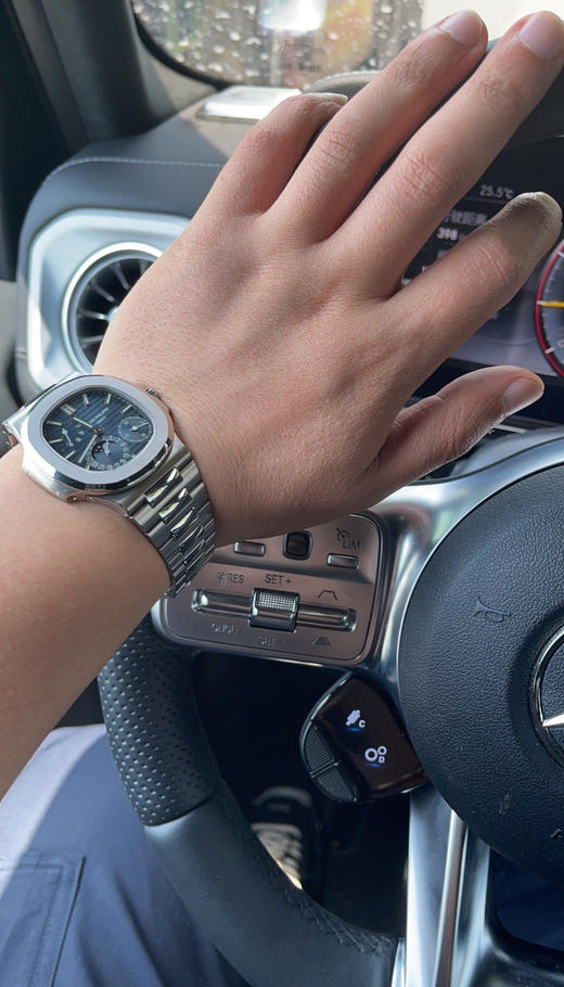 【百达翡丽运动优雅NAUTILUS系列】 鹦鹉螺 自动机械机芯 动力储备 男表 瑞表 40mm 蓝色表盘（SP） 商品图4