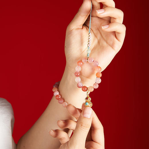 大英博物馆 东方梦境系列 盐源玛瑙粉色桃花结手机绳挂件 商品图3