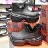CROCS 黑/黑 雪屋短靴 210673-060 商品缩略图1