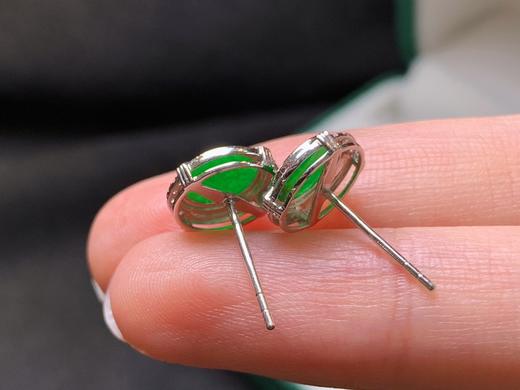 18k金冰辣绿翡翠耳钉 商品图4