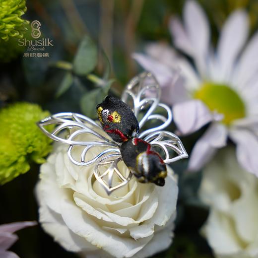 蜀锦双蕾蜜蜂胸针 商品图2