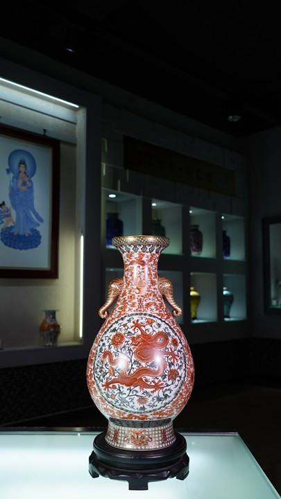 矾红龙凤描金象耳玉壶春 商品图0