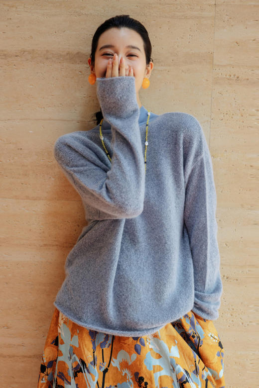 绽放旅行女装661朵/秋冬*山羊绒柔软圆弧领宽松直筒套头羊毛衫 商品图5