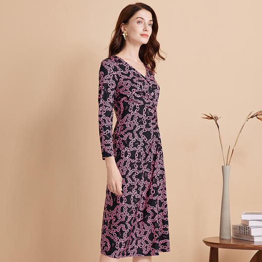 EITIE连爱特爱秋季新款时尚洋气显瘦V领收腰连衣裙女7507236 商品图7