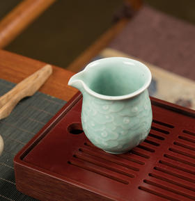 雷慧仙青瓷祥云公道杯