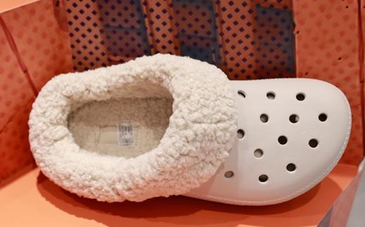 CROCS 浮石色 经典花卷洞洞鞋 210846-0IK 商品图1