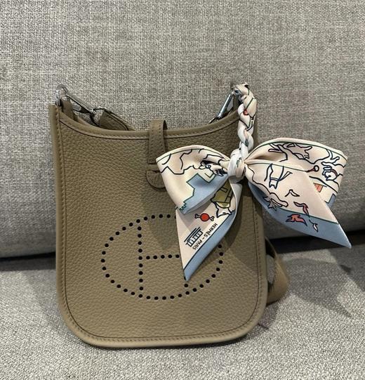  福利款  人手必备 twilly小丝巾  巴黎爱犬  18米姆真丝丝巾 商品图0