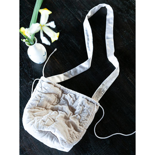 牧衣游原创设计 绗缝丝绒夹棉小包百搭小众 云祈【不支持会员折】 商品图1