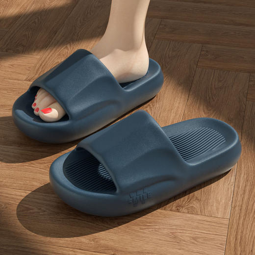 【情侣专属！防滑抗臭】情侣必备--舒适弹性中底拖鞋，防滑纹路强。英文字母潮流加持，多色流线型打造独特魅力。软底凉拖男女通杀，轻便厚底家居鞋迎接各种场合！ 商品图2