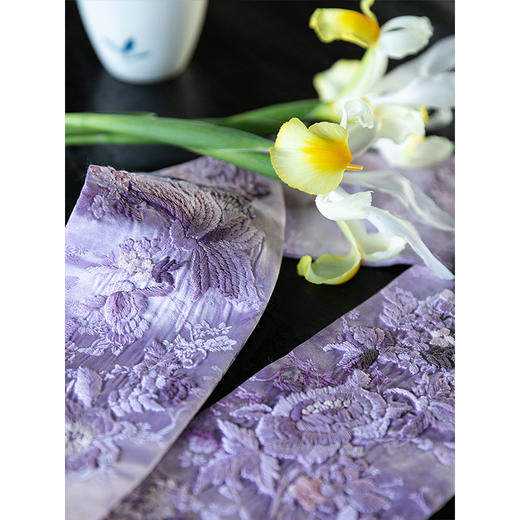 牧衣游原创设计 花意扎染手工刺绣夹棉围巾 花期【不支持会员折】 商品图1