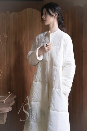 Studio Nicholson  乳白色ARA无领廓形长棉服