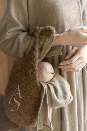 Daniela Gregis  婴儿粉/烟草棕手织羊驼毛两用冷帽/提包