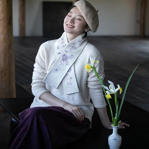 牧衣游 手工刺绣澳毛毛呢围巾双面呢保暖 花至【不支持会员折】 商品图2