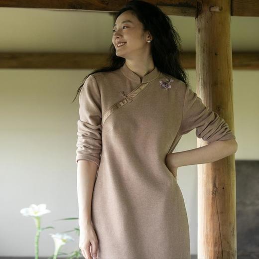 牧衣游原创 棉混纺绒感手工刺绣连衣裙女新款简约休闲长裙 品阳 商品图2