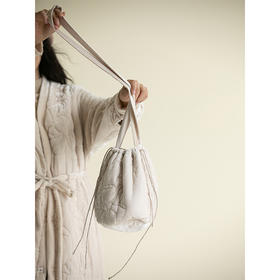 牧衣游原创设计 绗缝丝绒夹棉小包百搭小众 云祈【不支持会员折】