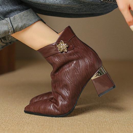 【预售7天】尖头牛皮花朵中跟短靴，复古气质压花高跟单靴XME&898-167 商品图2