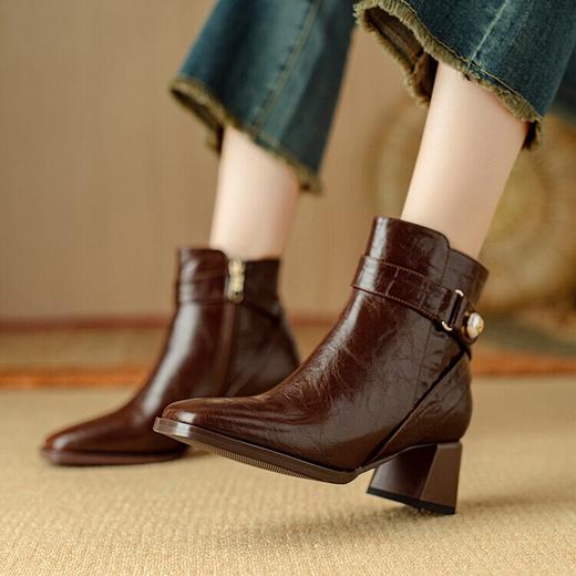 【预售7天】简约时装靴方头粗跟高跟女靴，金属扣牛皮百搭短靴NJMK&K1167 商品图0