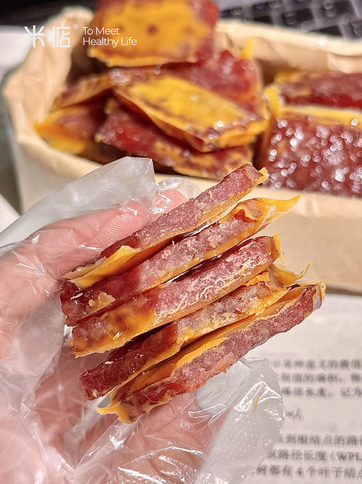介绍链接丨【米惦炭烧芝士猪肉片】芝士控🧀🧀快看过来！猪肉片新吃法、芝香浓郁、咸甜咸甜的，越嚼越香😋精选新鲜原切肉，拒绝肉糜和淀粉 ✅20%的进口安佳干酪，高蛋白，为健康加分✅配料表超干净！ 商品图0
