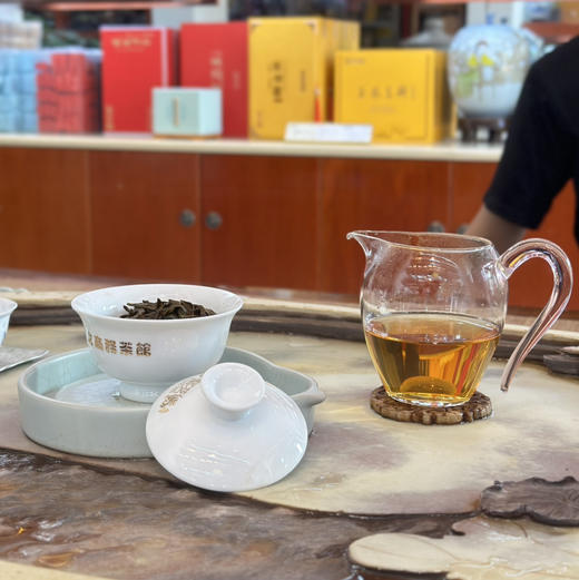 乌龙茶｜凤凰单丛·庵角蜜兰香/乌岽杏仁香，来自核心原产潮州凤凰乌岽庵角高山茶，单采单只制，茶形隽美，条索匀结，色泽乌褐蜜味纯正，花香浓郁，顺滑回甘，留香持久韵绵长～自饮馈赠商务俱佳，规格125g*1罐 商品图4