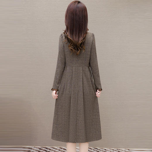 QYMHL-24A6638-Y 假两件厚款连衣裙女2024年春秋季新款木耳边拼结中长款A字裙 商品图2