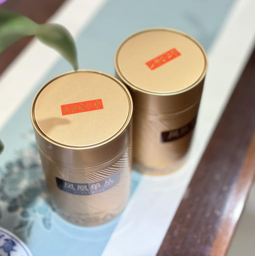 乌龙茶｜凤凰单丛·庵角蜜兰香/乌岽杏仁香，来自核心原产潮州凤凰乌岽庵角高山茶，单采单只制，茶形隽美，条索匀结，色泽乌褐蜜味纯正，花香浓郁，顺滑回甘，留香持久韵绵长～自饮馈赠商务俱佳，规格125g*1罐 商品图1