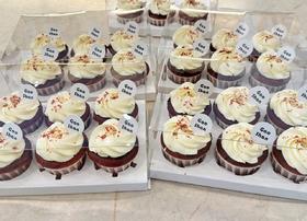 红丝绒杯子蛋糕