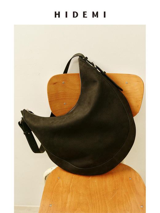 HIDEMI 【辛芷蕾同款】进口磨砂荔枝牛皮经典半月形可调节肩带式马蹄包 做旧黑/雾霾灰/卡其色 商品图8