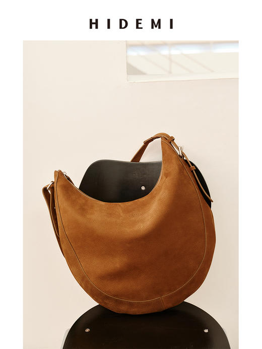 HIDEMI 【辛芷蕾同款】进口磨砂荔枝牛皮经典半月形可调节肩带式马蹄包 做旧黑/雾霾灰/卡其色 商品图6