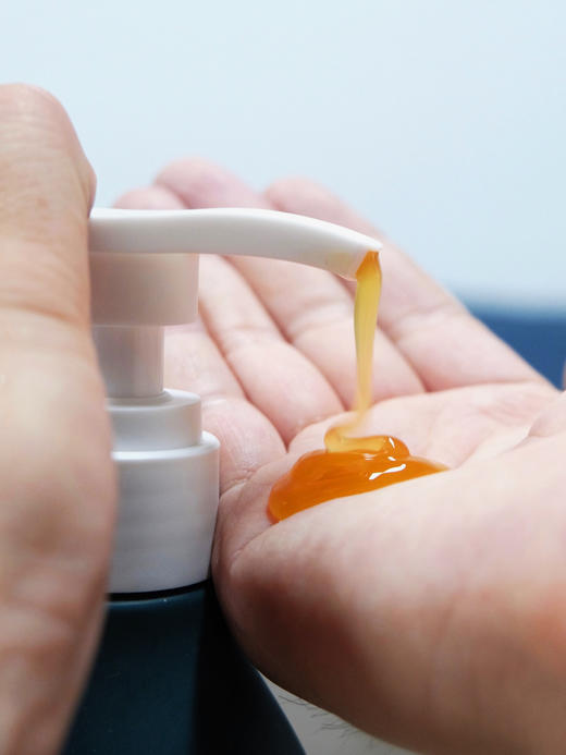 【定制系列】绿色草本洗发水/沐浴露，多种中草药植物活性萃取，配方首位就是#人参精华萃取，能快速渗透发根，✅被头皮吸收，从根开始护发很多姐妹反馈洗完头发，像做了个SAP一样^_^ 商品图9