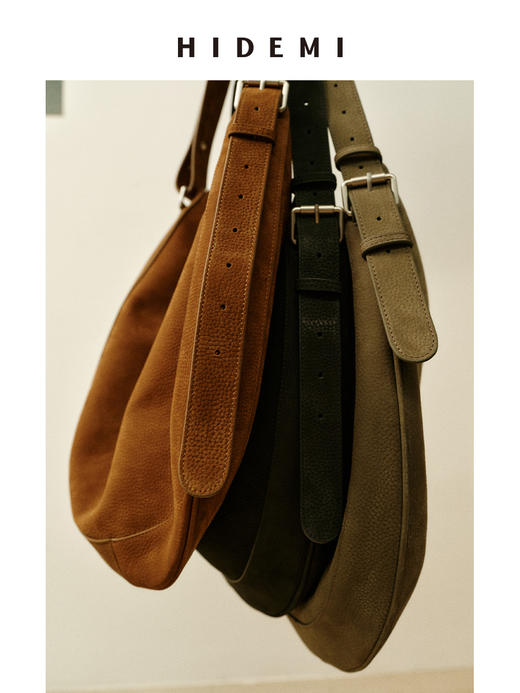 HIDEMI 【辛芷蕾同款】进口磨砂荔枝牛皮经典半月形可调节肩带式马蹄包 做旧黑/雾霾灰/卡其色 商品图0
