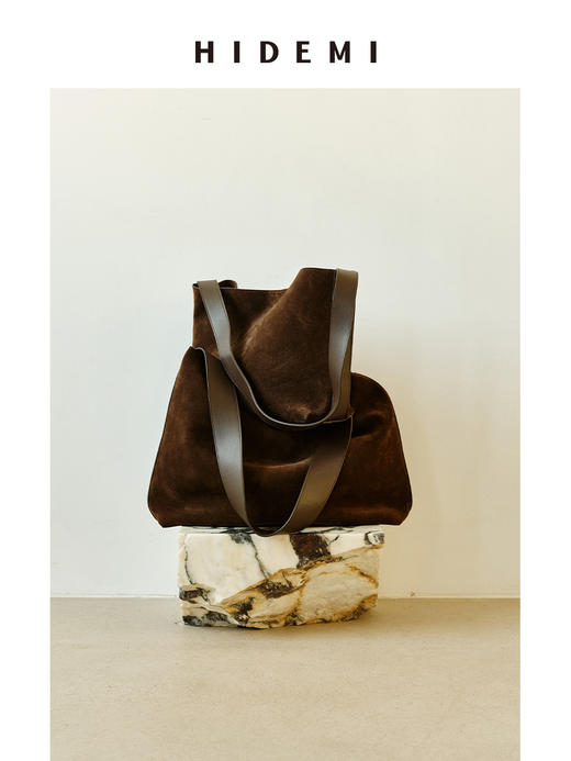 HIDEMI 【辛芷蕾同款】进口麂皮宽肩带可拆卸子母内袋式长肩带多种背法tote托特系列水桶包 小号/大号 芝麻色/深咖啡 商品图7