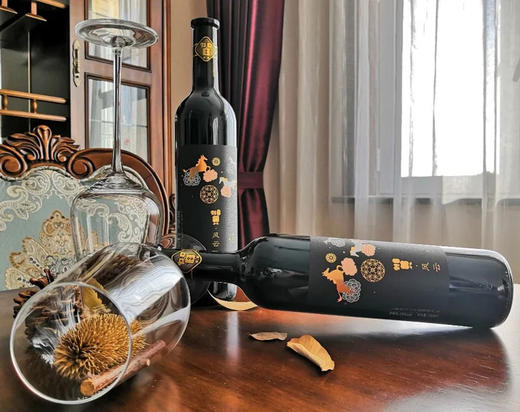 【醇香厚重，品味经典】2015贺牌风云黑比诺干红葡萄酒750ml，带给你别样的红酒享受。顺丰包邮到家 商品图0