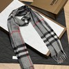 Burberry 经典格纹羊绒围巾 商品缩略图5