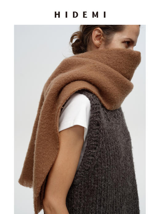 HIDEMI【辛芷蕾同款】进口羊羔绒拉毛做旧感加厚款皮标系列超大围巾披肩 驼色/黑色 商品图5