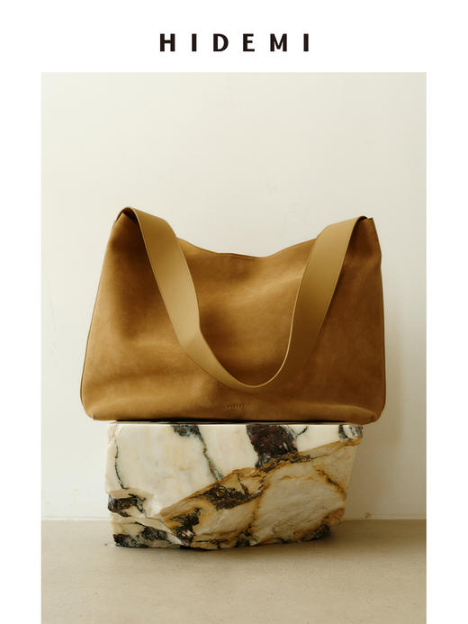 HIDEMI 【辛芷蕾同款】进口麂皮宽肩带可拆卸子母内袋式长肩带多种背法tote托特系列水桶包 小号/大号 芝麻色/深咖啡 商品图6