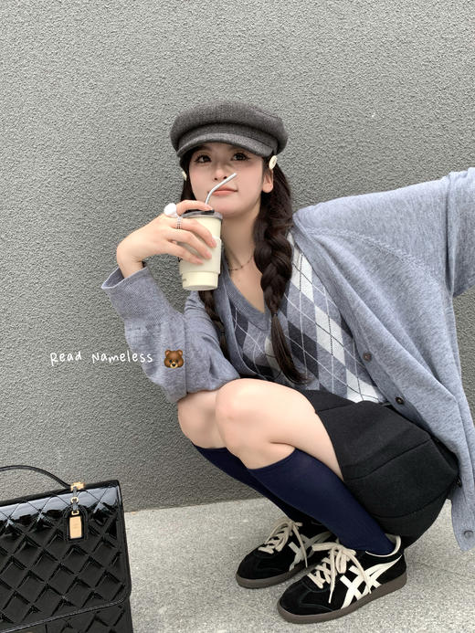 Read Nameless /丝光羊毛灰色菱格背心外套+秋冬黑色腰带百褶裙 2024/10/5 商品图0