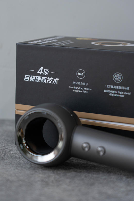 【德国🇩🇪ROLLSPE锐溪负离子吹风机】 🏆沙龙贵妇级吹发体验，戴sen超替，美人密码！  ✅德国设计奖无叶中空设计，颜值满分  ✅11万转超高速马达，5分钟速干 商品图7