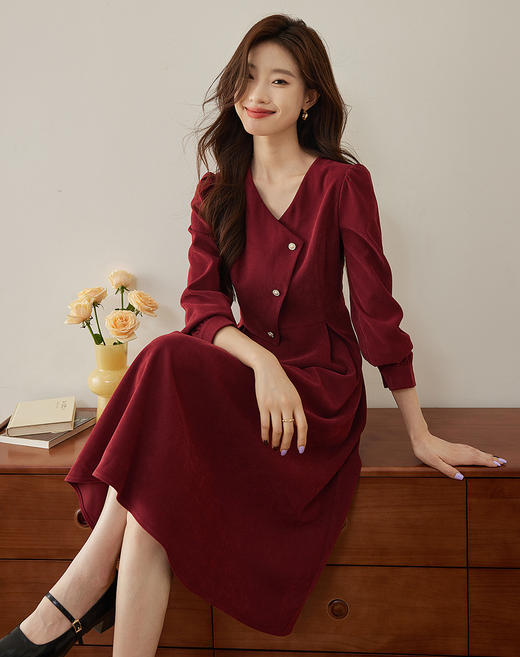 【专属特价】熙世界浪漫复古红色连衣裙秋冬新款法式赫本磨毛V领裙子高级感 商品图5
