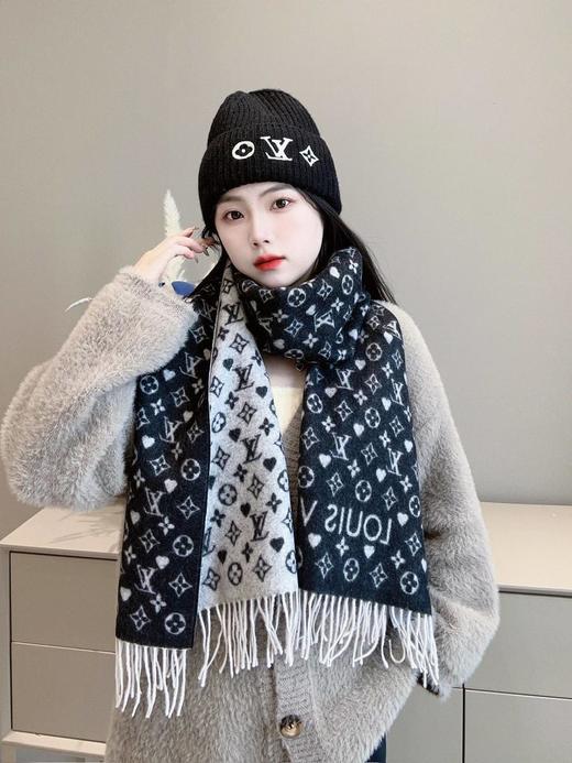 驴家*Monogram老花双面流苏围巾披肩（AN） 商品图9