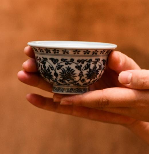 故宫文创青花缠枝连纹压手杯 商品图2