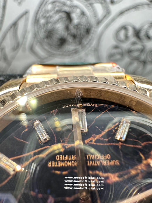 劳力士星期日历型系列m228235-0045私人订制版本，目前市场还没有的款式『18k包金处理➕定制版一体机芯3255机芯➕搭配正品一致的赤铁石英表盘材质』❕❕❕ 商品图3